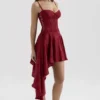 Lola vinrød jacquard-satin drapert minikjole