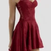 Lola vinrød jacquard-satin drapert minikjole