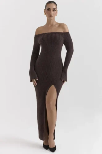Lucena Espresso strikket off-shoulder-kjole