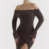 Lucena Espresso strikket off-shoulder-kjole