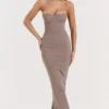 Lucia Taupe stroppeløs korsetter-maxidress
