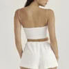 Mae hvite shorts med broderie anglaise