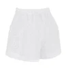 Mae hvite shorts med broderie anglaise