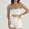 Mae hvite shorts med broderie anglaise