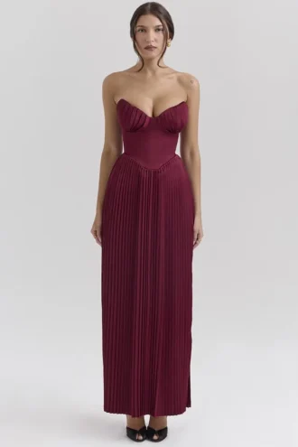 Marcella Berry plissert sateng-maxidress