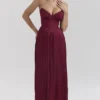Marcella Berry plissert sateng-maxidress