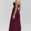 Marcella Berry plissert sateng-maxidress