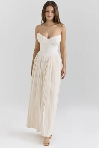 Marcella Ivory Georgette plissert maxikjole