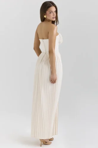 Marcella Ivory Georgette plissert maxikjole