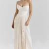 Marcella Ivory Georgette plissert maxikjole
