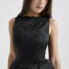 Melika svart ryggløs brodert mini-puffballkjole