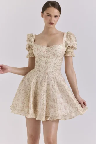 Melita kremfarget minikjole i chiffon med blomstertrykk og puffermmer