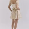 Melita kremfarget minikjole i chiffon med blomstertrykk og puffermmer