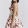 Minimoiselle italiensk roseprint-minikjole i tyll