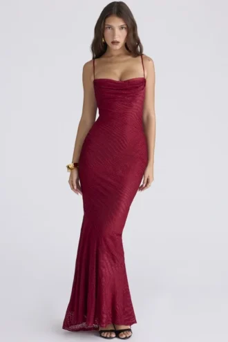 Nalani Deep Red Devoré Satin Maxi Aftenkjol – Begrenset utgave