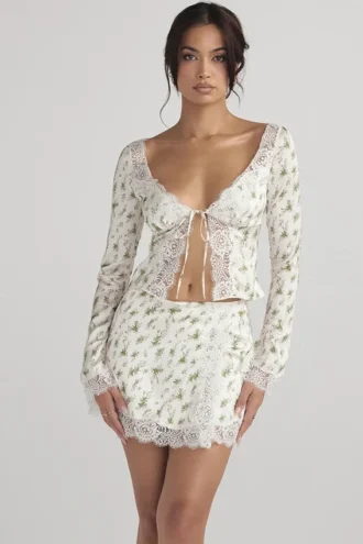 Noemie miniskjørt med blomstertrykk og blonder