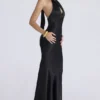 Oliviana svart sateng-maxidress