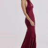 Oliviana vinrød sateng halterneck-maxidress