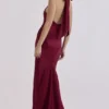 Oliviana vinrød sateng halterneck-maxidress