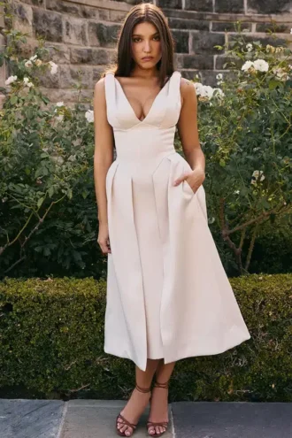 Paloma Vintage kremfarget satengplissert midikjole