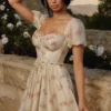 Penelope elfenbenfarget midikjole i chiffon med vintage rose-mønster