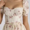 Penelope elfenbenfarget midikjole i chiffon med vintage rose-mønster