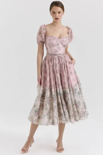 Penelope rosa blomstret chiffong-midikjole