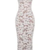 Perlehvit maxi-kjoler med blomsterbroderi