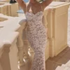 Perlehvit maxi-kjoler med blomsterbroderi