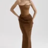 Persephone kaffefarget fløyelsstrapless korsetter-maxidress