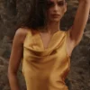 Safaira Amber Satin Draped Cowl Neck Maxi Kjoler