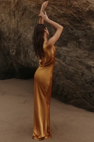 Safaira Amber Satin Draped Cowl Neck Maxi Kjoler