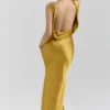 Safaira Amber Satin Draped Cowl Neck Maxi Kjoler