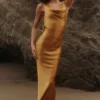 Safaira Amber Satin Draped Cowl Neck Maxi Kjoler