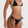 Santorini svart bikinier med bånd i siden som underdeler