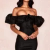 Selena svart satenkjole med puffede skuldre