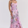 Seren rosa maxi-kjolelook med blomstertrykk og snøring i ryggen