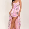 Seren rosa maxi-kjolelook med blomstertrykk og snøring i ryggen