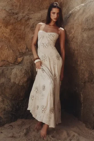 Seren Vanilla brodert, håndperlet blomster-maxi-kjole