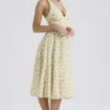 Solada Ivory Vintage Floral Print Georgette Halter Sommerkjoler