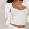 Sommerhvit, delikat strikket topp