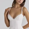 Tatiana hvit bomullskjorte i midi-lengde med broderie anglaise