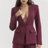 Theodora vinrød blazer med dyp V-hals