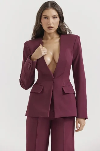Theodora vinrød blazer med dyp V-hals