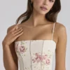 Ysabella elfenben vintage rose print bomull midi Sommerkjoler