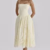 Ysabella Lemon Custom Lace + Broderie Anglaise Midi Sommerkjoler